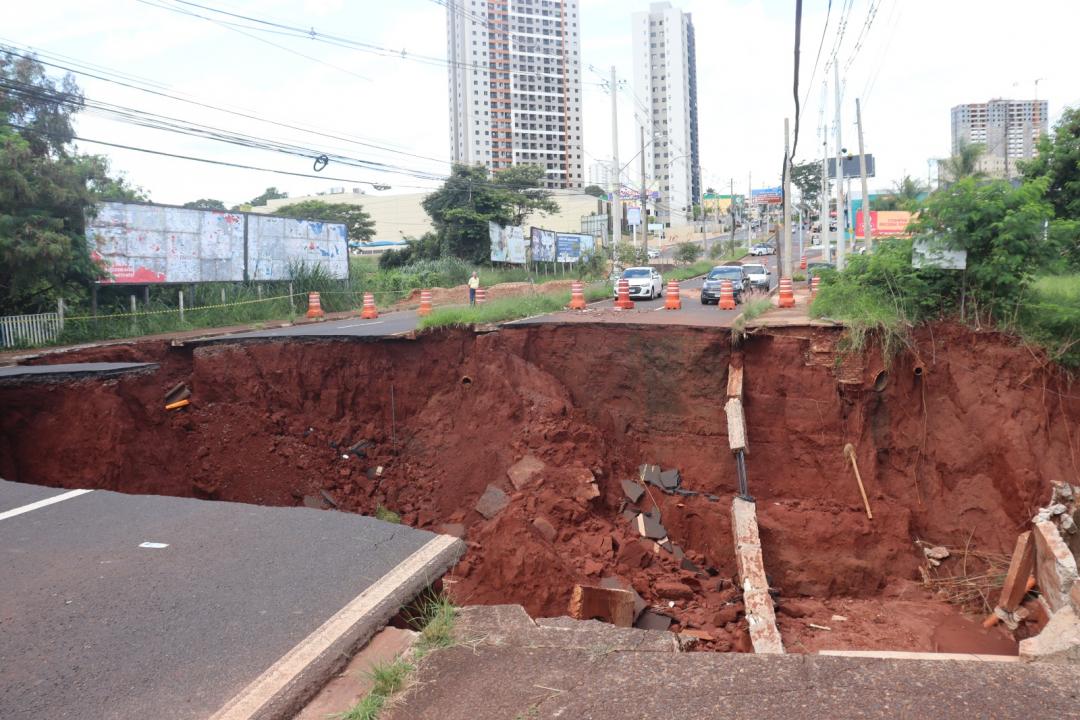 Foto 7 de 9 — Tarcísio troca elogios com Edinho e autoriza início de obras em Araraquara